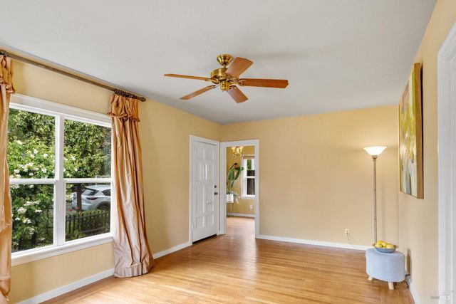 872 Carr Ave, Santa Rosa, CA 95404