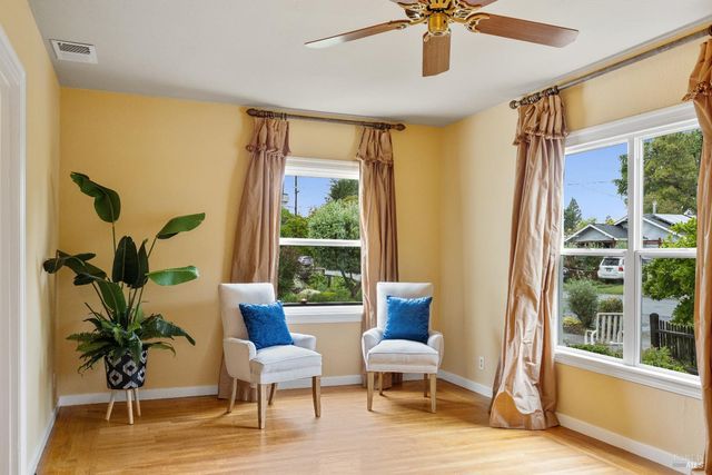 872 Carr Ave, Santa Rosa, CA 95404