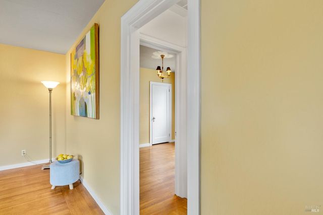 872 Carr Ave, Santa Rosa, CA 95404