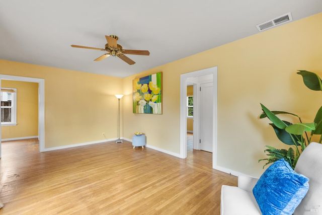 872 Carr Ave, Santa Rosa, CA 95404