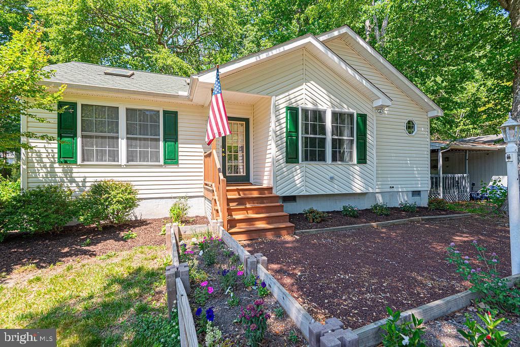 Image 2 of property listing at 17 GREENWOOD LN, Ocean Pines, MD 21811