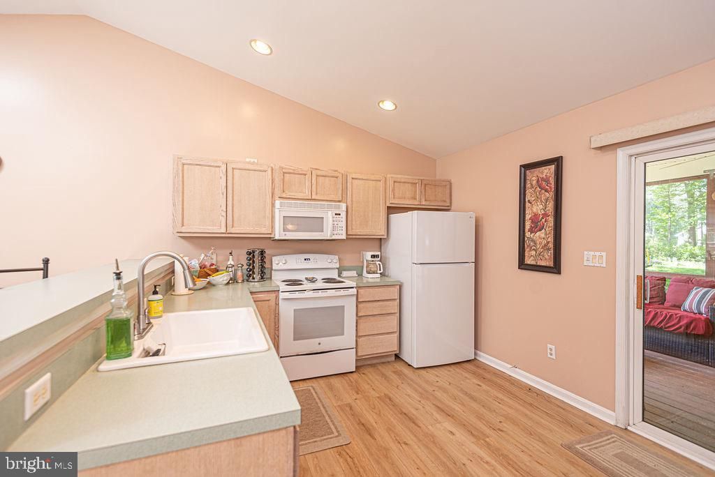 Image 9 of property listing at 17 GREENWOOD LN, Ocean Pines, MD 21811