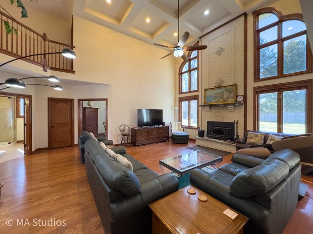 9030 Elm Avenue, Burr Ridge, IL 60527