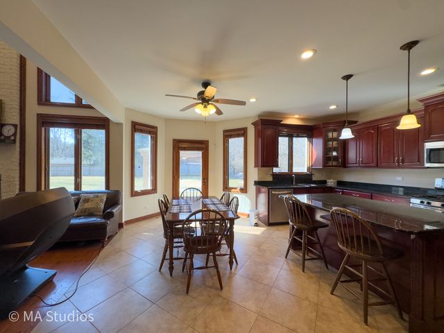 9030 Elm Avenue, Burr Ridge, IL 60527