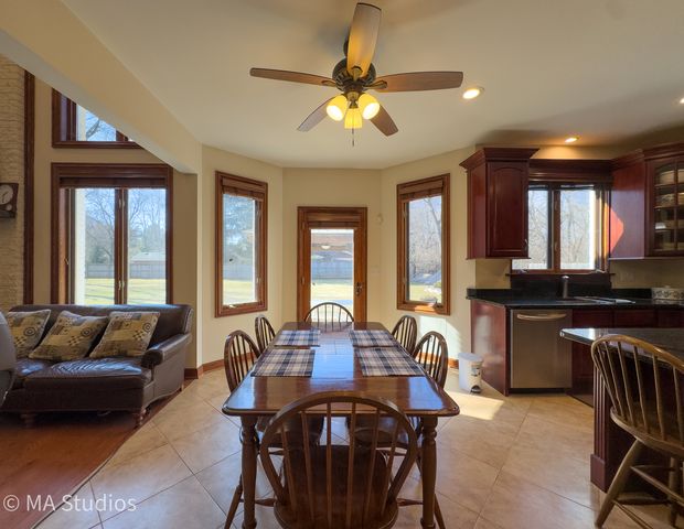 9030 Elm Avenue, Burr Ridge, IL 60527