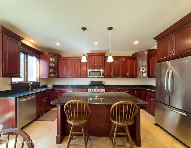 9030 Elm Avenue, Burr Ridge, IL 60527