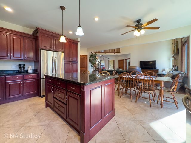 9030 Elm Avenue, Burr Ridge, IL 60527