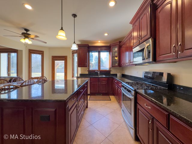 9030 Elm Avenue, Burr Ridge, IL 60527