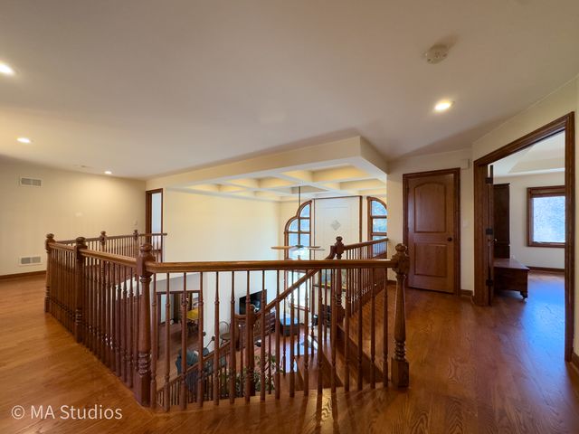 9030 Elm Avenue, Burr Ridge, IL 60527