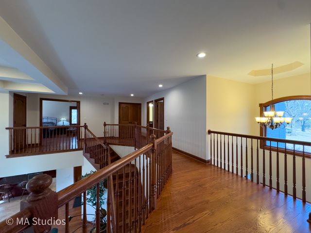 9030 Elm Avenue, Burr Ridge, IL 60527