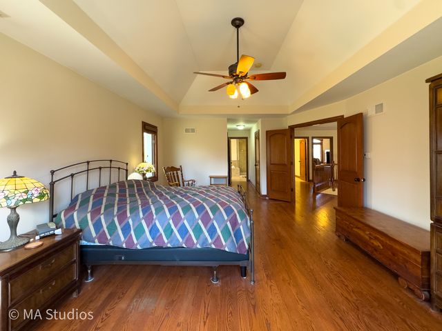 9030 Elm Avenue, Burr Ridge, IL 60527