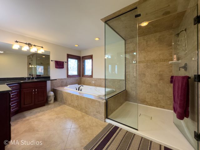 9030 Elm Avenue, Burr Ridge, IL 60527