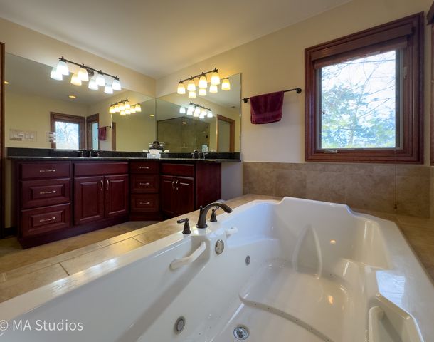 9030 Elm Avenue, Burr Ridge, IL 60527