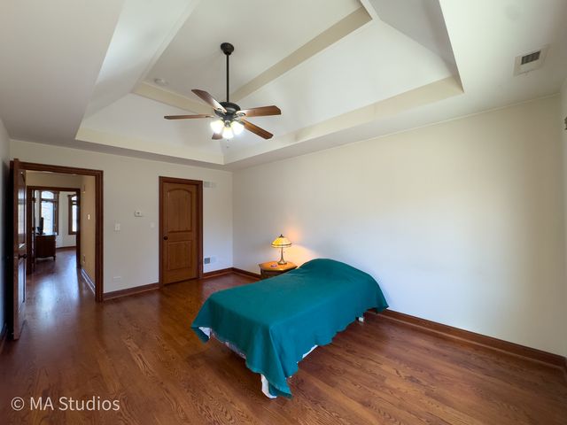 9030 Elm Avenue, Burr Ridge, IL 60527