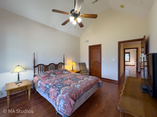 9030 Elm Avenue, Burr Ridge, IL 60527