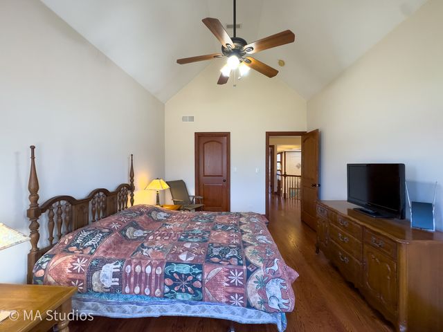 9030 Elm Avenue, Burr Ridge, IL 60527