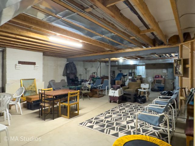 9030 Elm Avenue, Burr Ridge, IL 60527