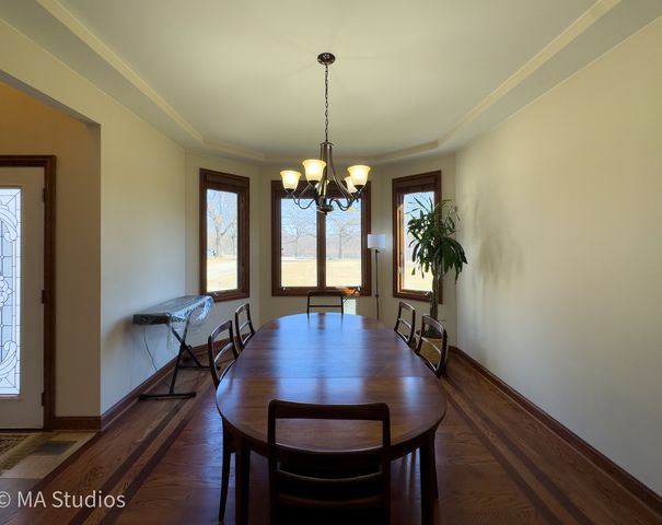 9030 Elm Avenue, Burr Ridge, IL 60527