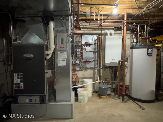 9030 Elm Avenue, Burr Ridge, IL 60527