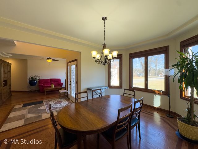 9030 Elm Avenue, Burr Ridge, IL 60527