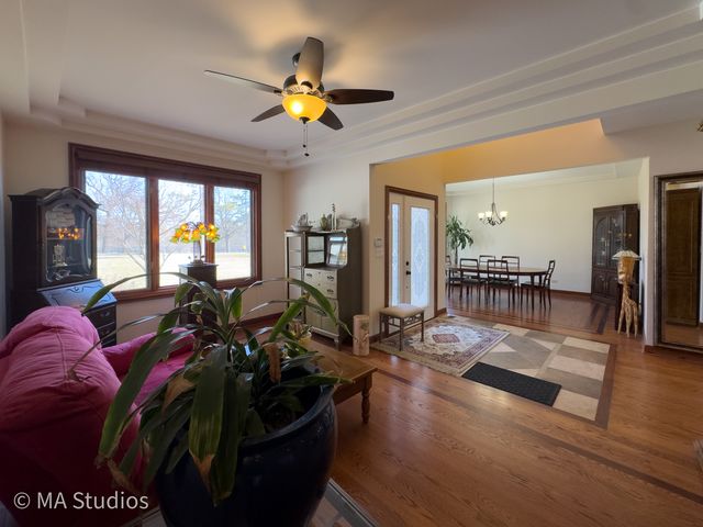 9030 Elm Avenue, Burr Ridge, IL 60527