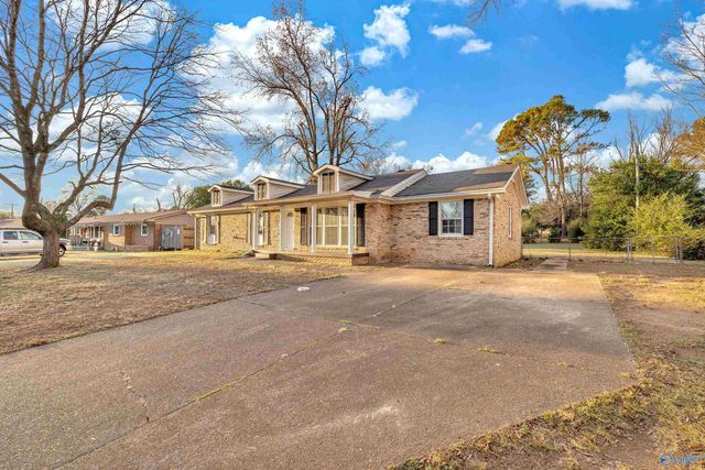 3910 Shamrock Drive NW, Huntsville, AL 35810