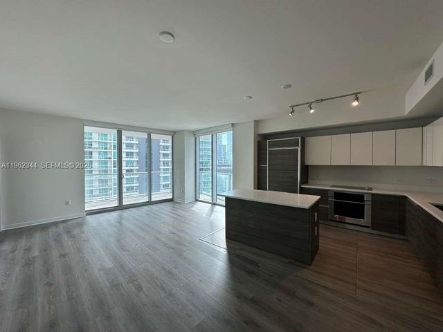 1100 S Miami Ave 2401, Miami, FL 33130