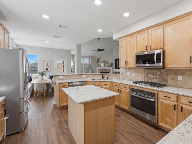 6506 River Glen Court, Pearland, TX 77584
