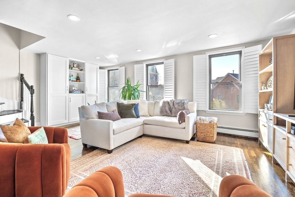 417 Bunker Hill St 2, Boston, MA 02129