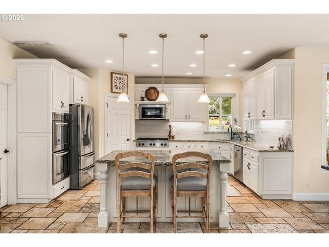 875 Nw PEBBLE BEACH Way, Beaverton, OR 97006