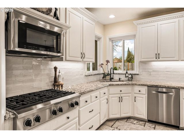 875 Nw PEBBLE BEACH Way, Beaverton, OR 97006