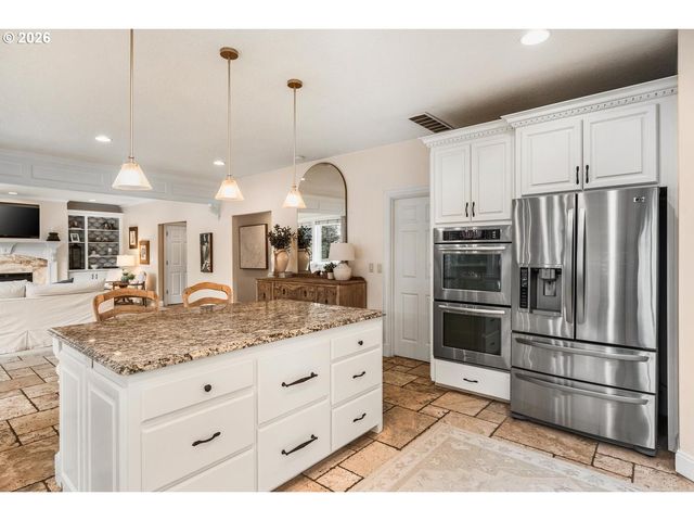 875 Nw PEBBLE BEACH Way, Beaverton, OR 97006