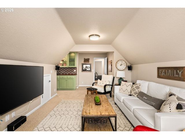 875 Nw PEBBLE BEACH Way, Beaverton, OR 97006