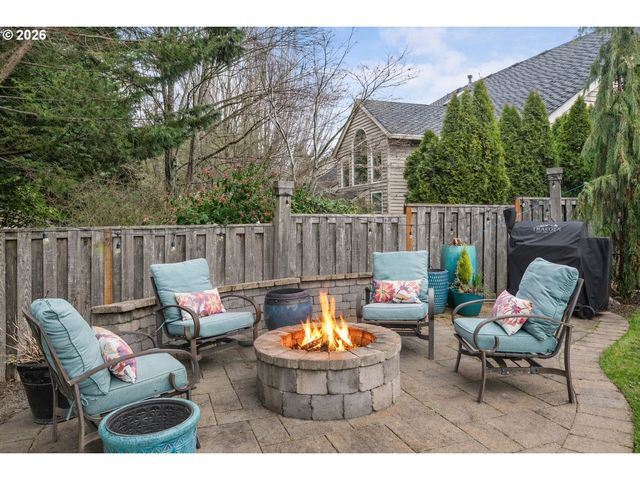 875 Nw PEBBLE BEACH Way, Beaverton, OR 97006