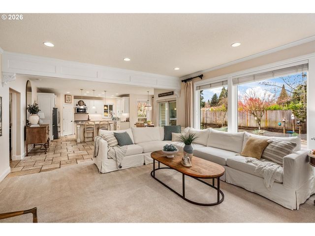 875 Nw PEBBLE BEACH Way, Beaverton, OR 97006