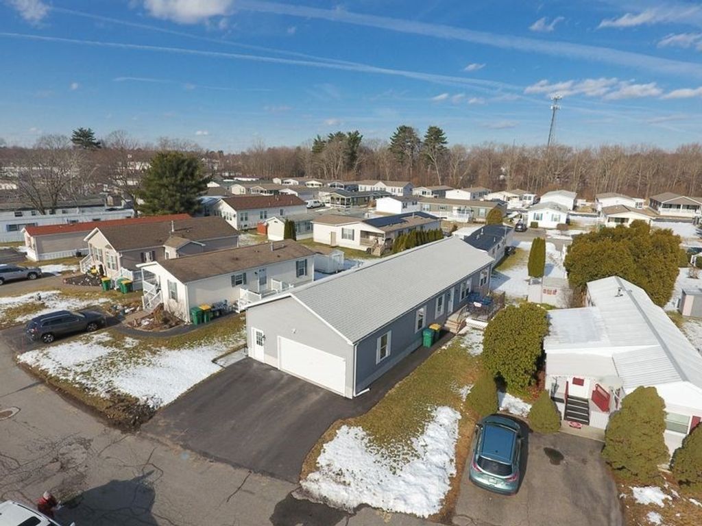16 Jason Way 16, West Bridgewater, MA 02379