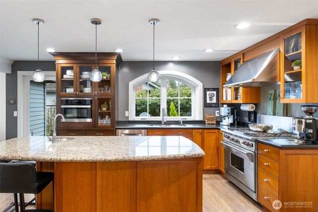 20230 NE 38th Court, Sammamish, WA 98074