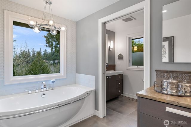 20230 NE 38th Court, Sammamish, WA 98074