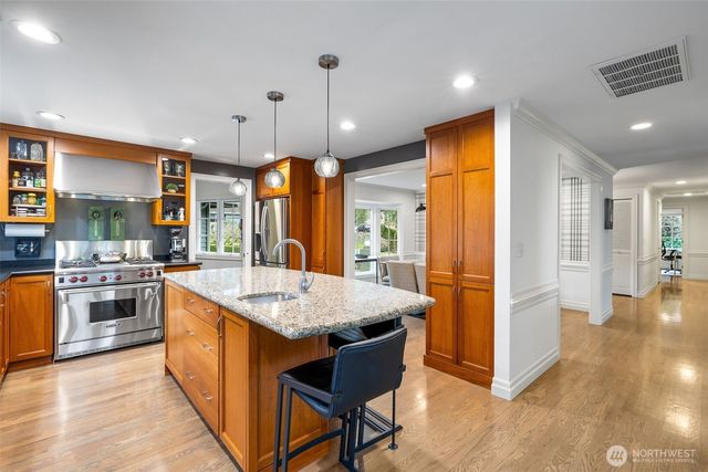 20230 NE 38th Court, Sammamish, WA 98074