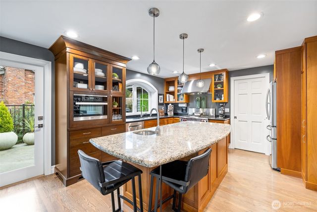 20230 NE 38th Court, Sammamish, WA 98074