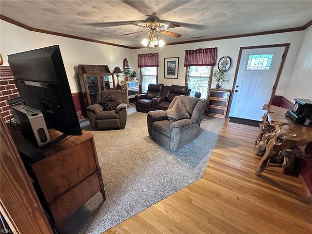 121 Causeway DR, Chesapeake, VA 23322