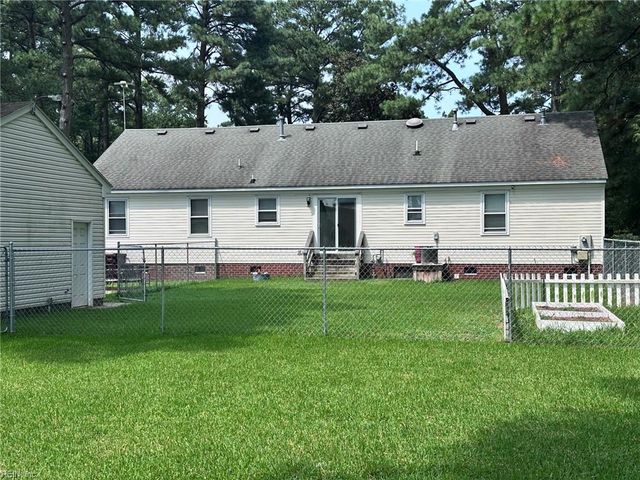 121 Causeway DR, Chesapeake, VA 23322