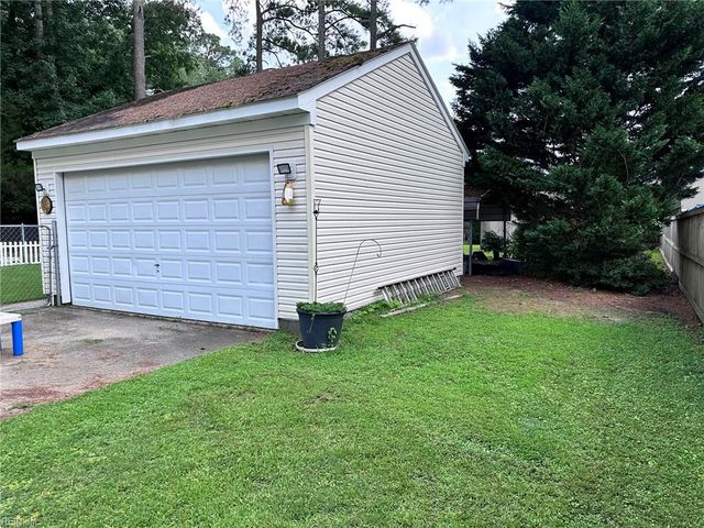 121 Causeway DR, Chesapeake, VA 23322