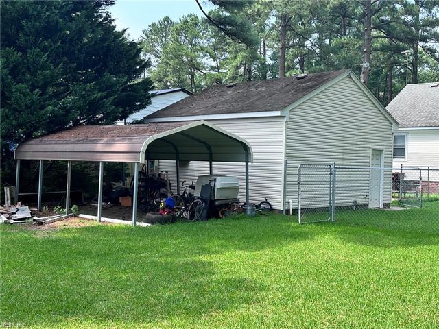 121 Causeway DR, Chesapeake, VA 23322