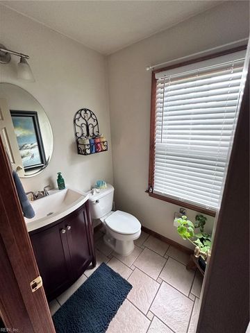 121 Causeway DR, Chesapeake, VA 23322
