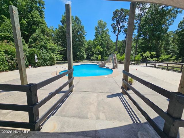 415 Whitebridge Road, Hampstead, NC 28443
