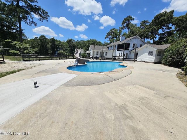 415 Whitebridge Road, Hampstead, NC 28443