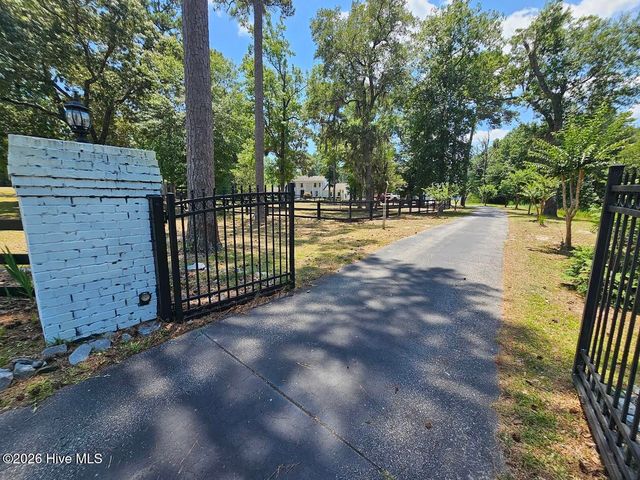 415 Whitebridge Road, Hampstead, NC 28443