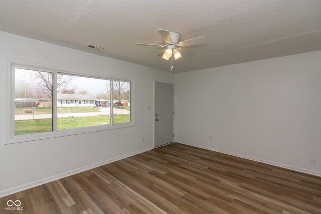380 Parkway Street, Whiteland, IN 46184