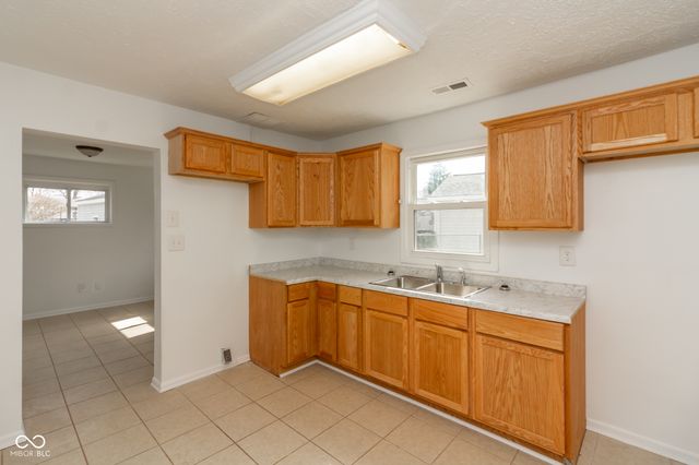 380 Parkway Street, Whiteland, IN 46184